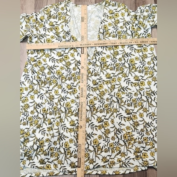 NWOT LuLaRoe Open Front Yellow Floral Cardingan/Kimona. Size Large. - Picture 7 of 7